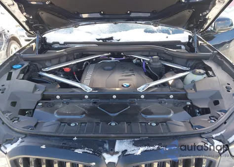 2026 BMW X5 xDrive40I z USA, uszkodzony, nr VIN 5UX23EU01T9044899